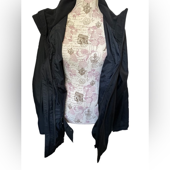 Authentic Columbia Rain Jacket - Picture 6 of 15